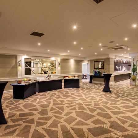 Doubletree By Hilton London Ealing Hotel Екстериор снимка