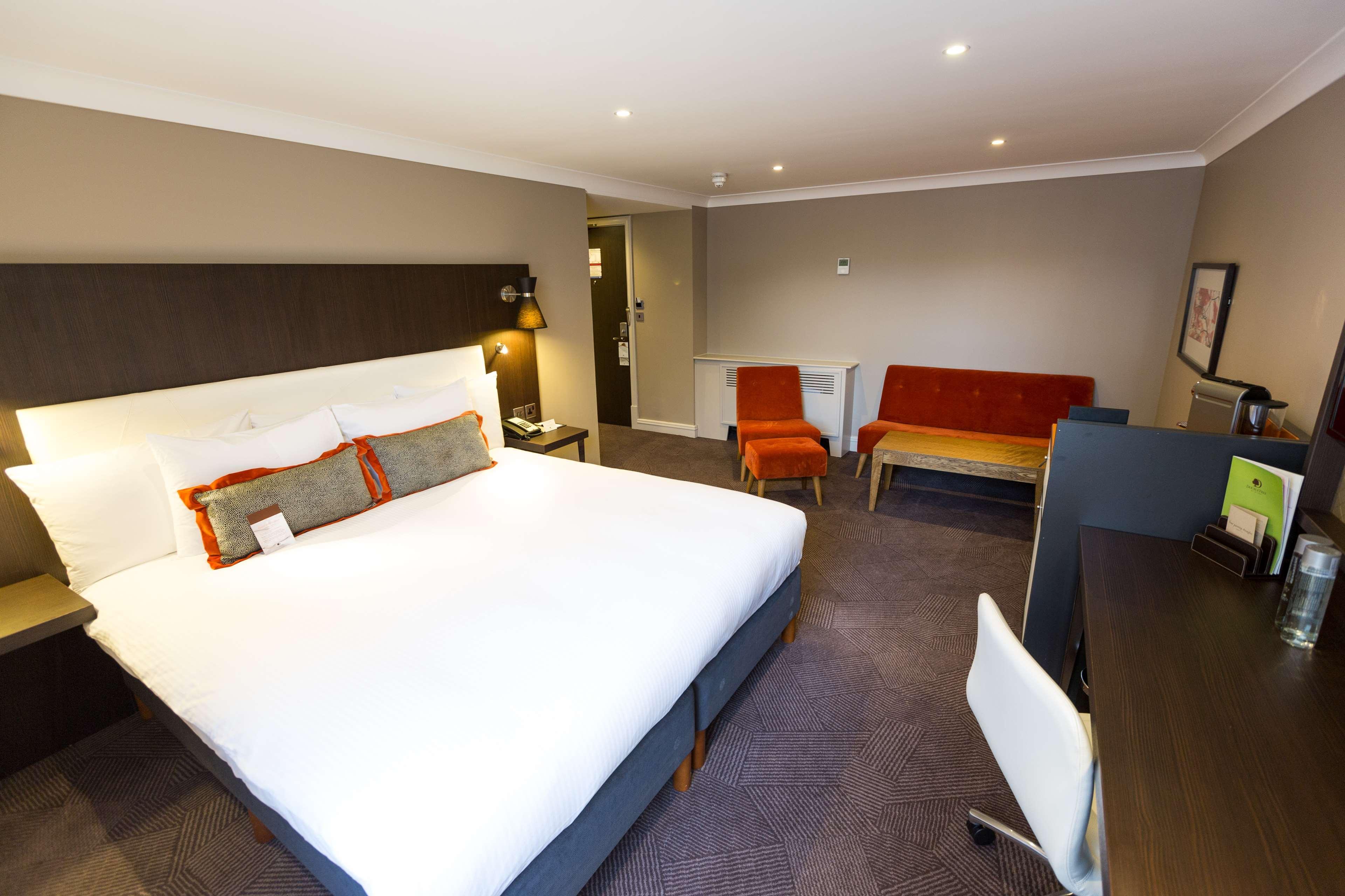 Doubletree By Hilton London Ealing Hotel Екстериор снимка
