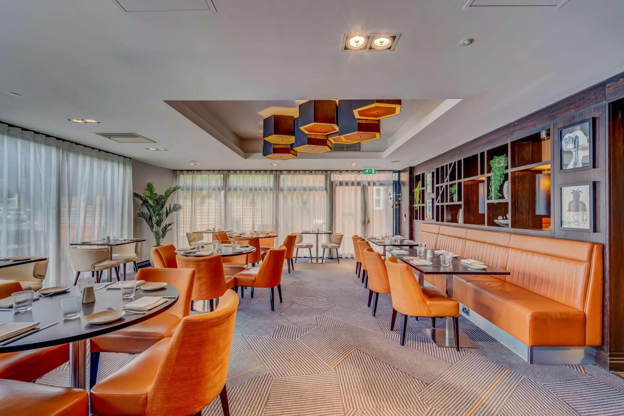 Doubletree By Hilton London Ealing Hotel Екстериор снимка