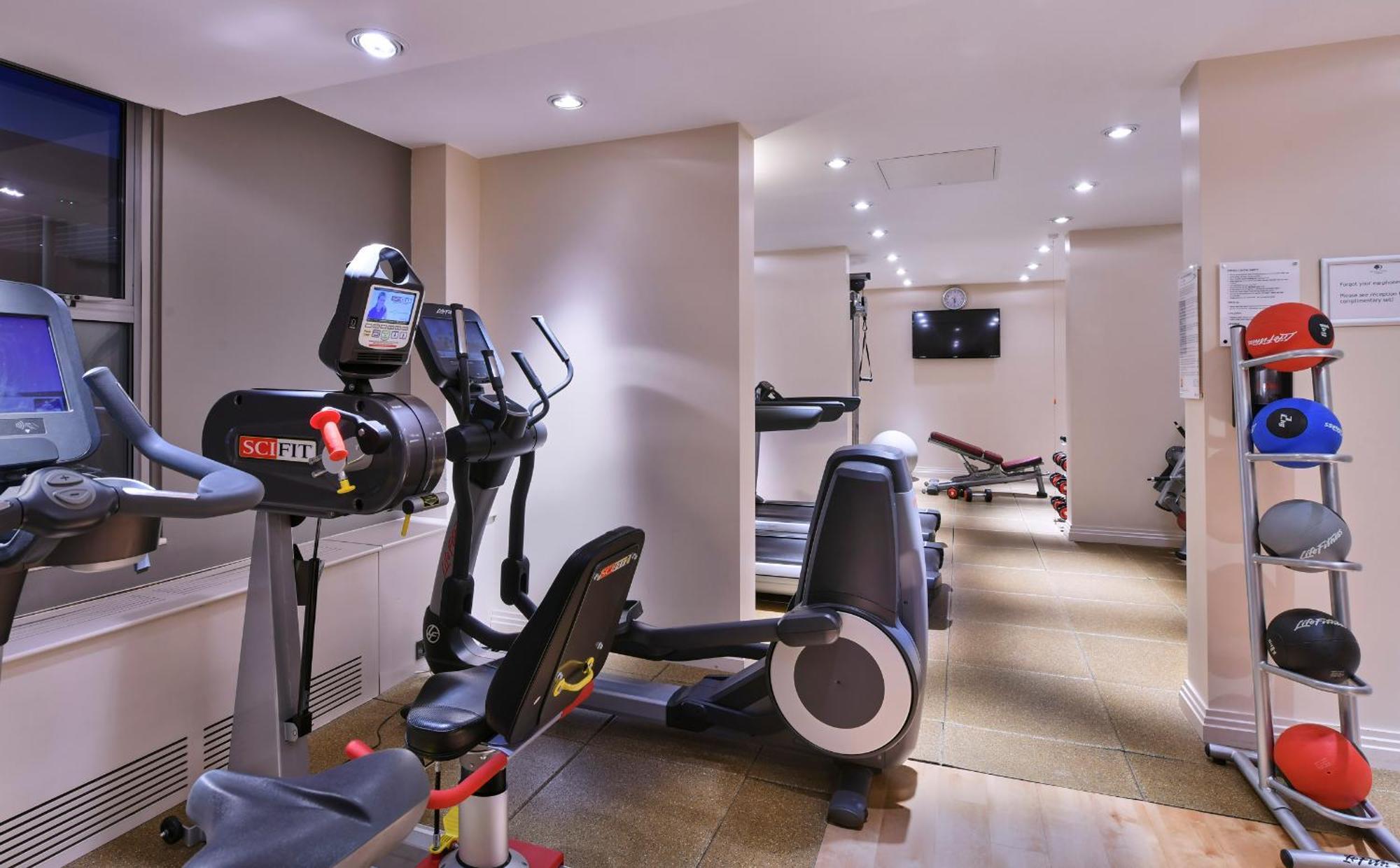 Doubletree By Hilton London Ealing Hotel Екстериор снимка