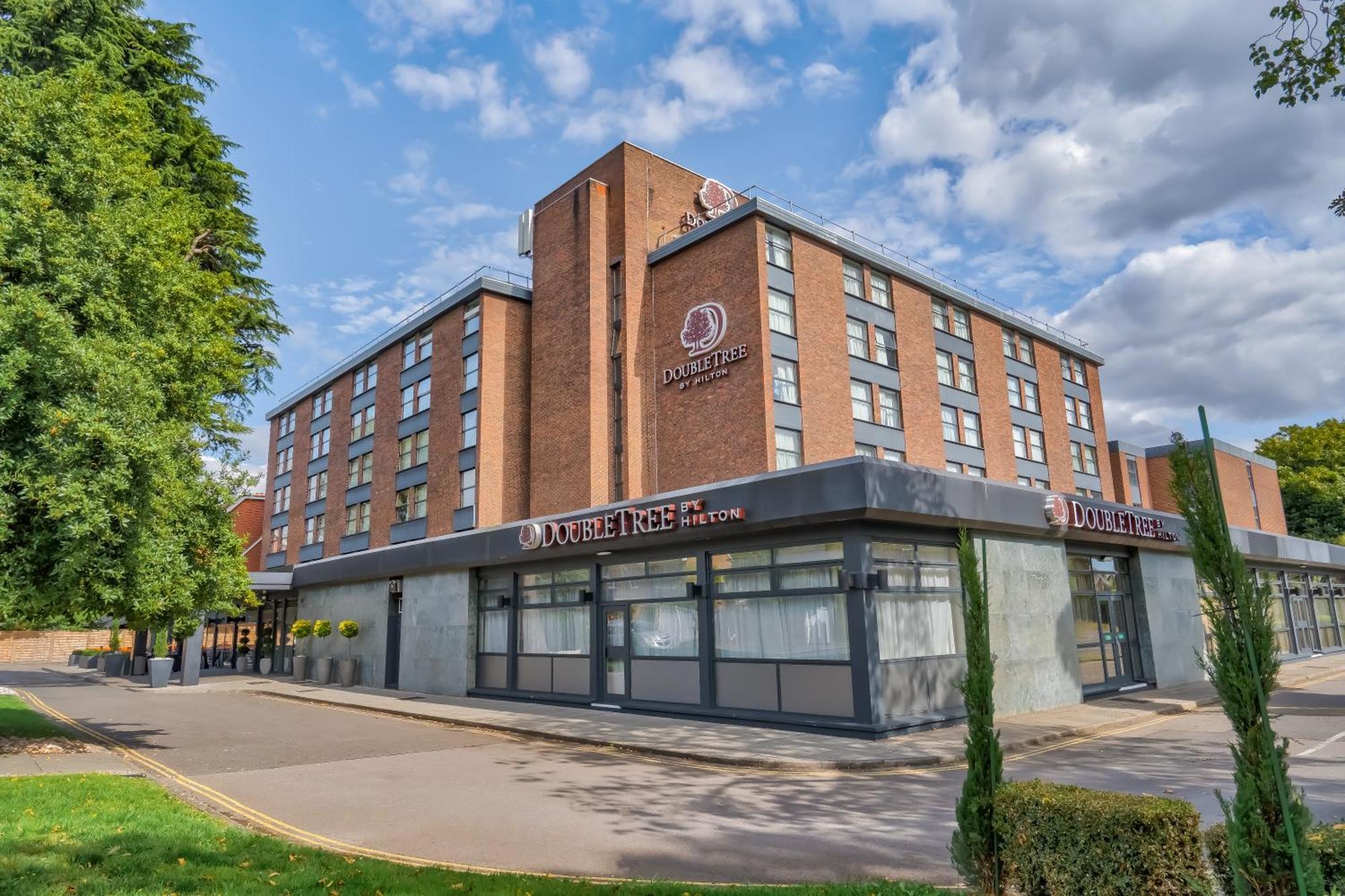 Doubletree By Hilton London Ealing Hotel Екстериор снимка