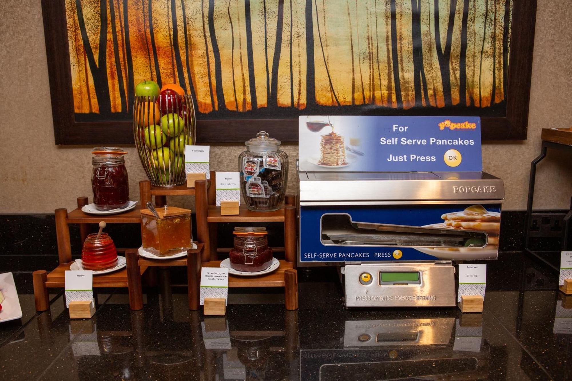 Doubletree By Hilton London Ealing Hotel Екстериор снимка