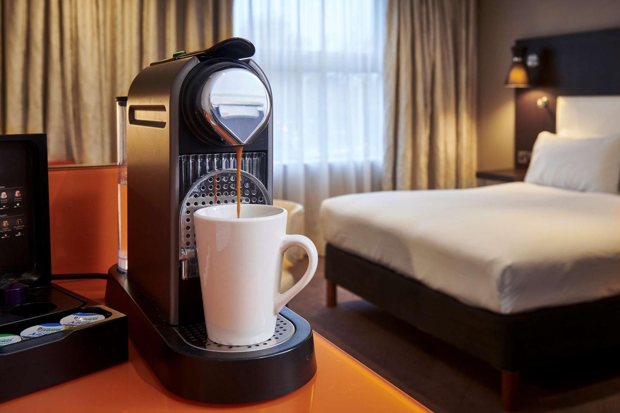 Doubletree By Hilton London Ealing Hotel Екстериор снимка