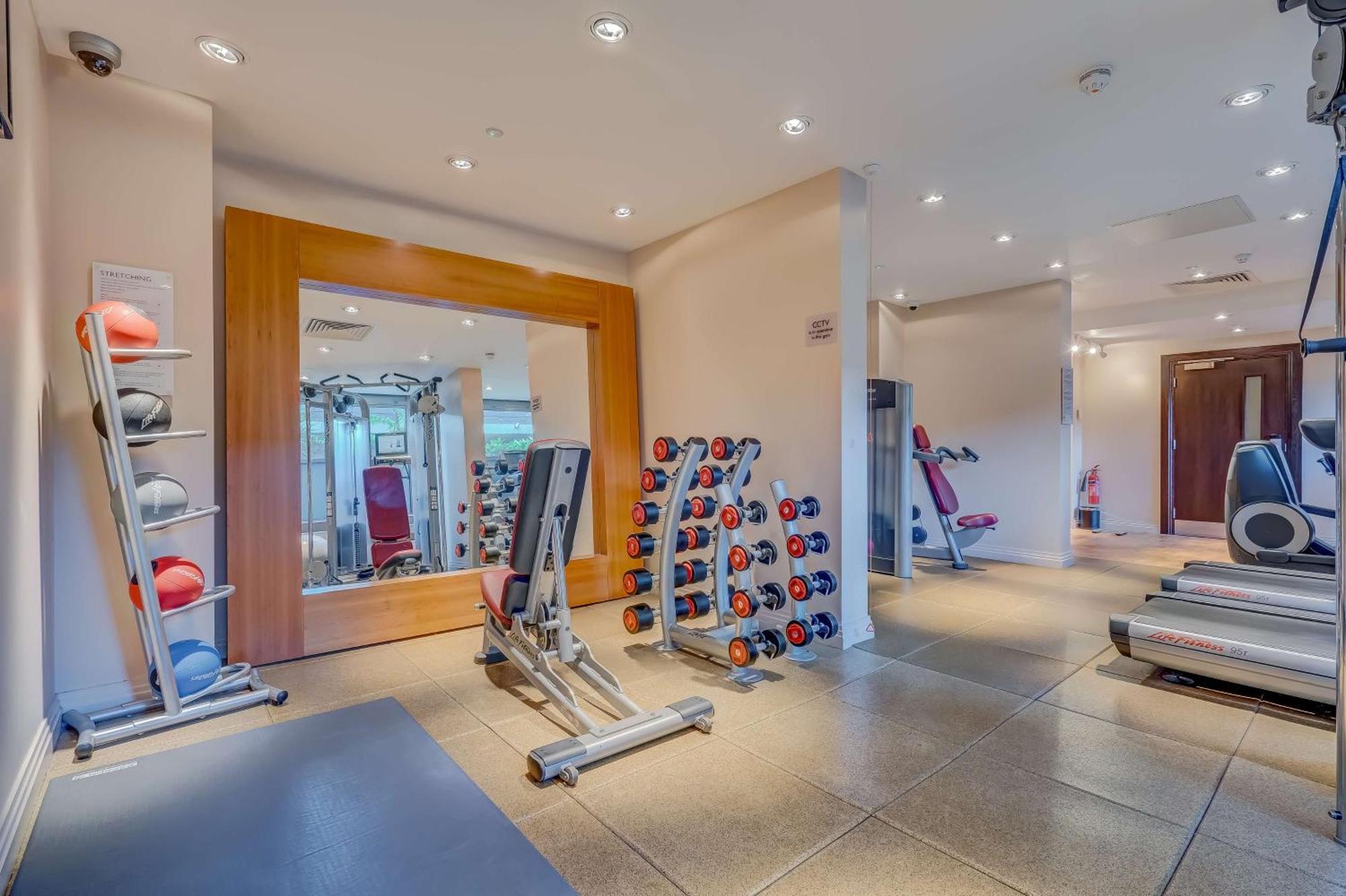 Doubletree By Hilton London Ealing Hotel Екстериор снимка