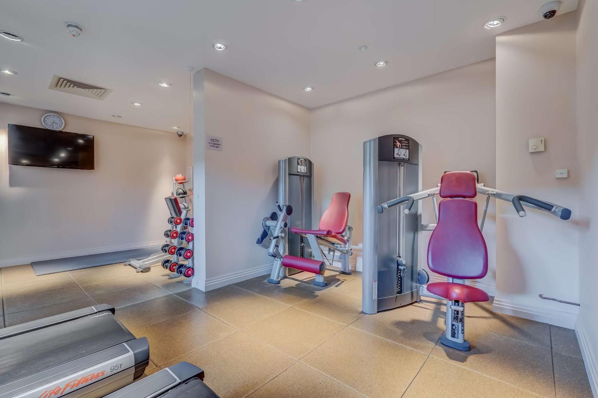 Doubletree By Hilton London Ealing Hotel Екстериор снимка