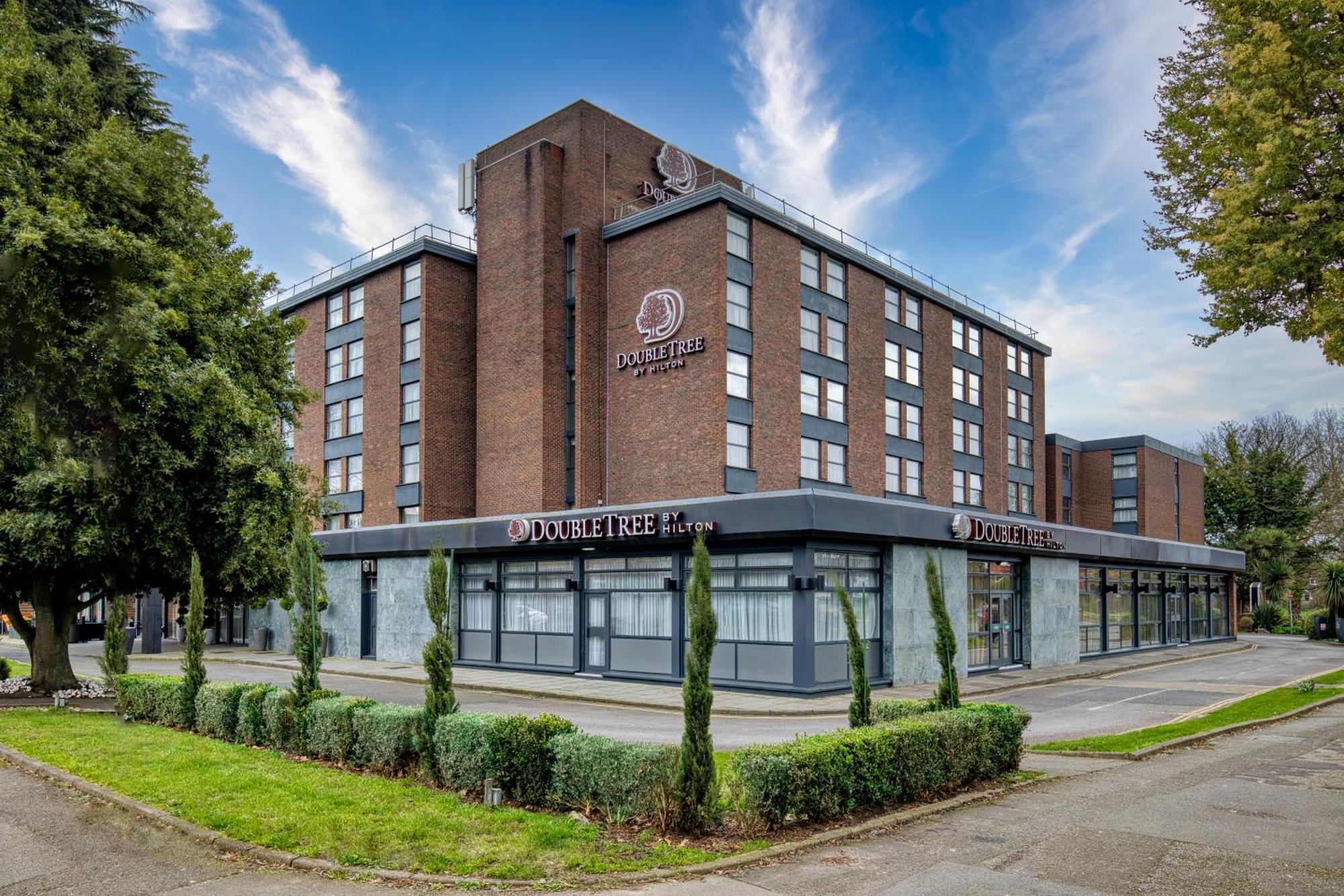 Doubletree By Hilton London Ealing Hotel Екстериор снимка