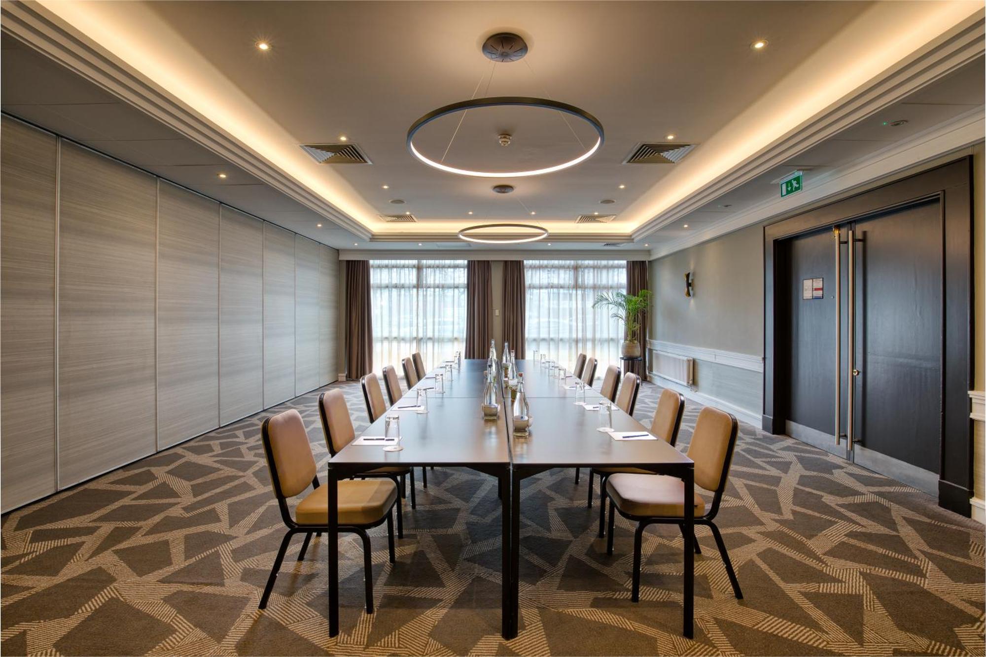Doubletree By Hilton London Ealing Hotel Екстериор снимка