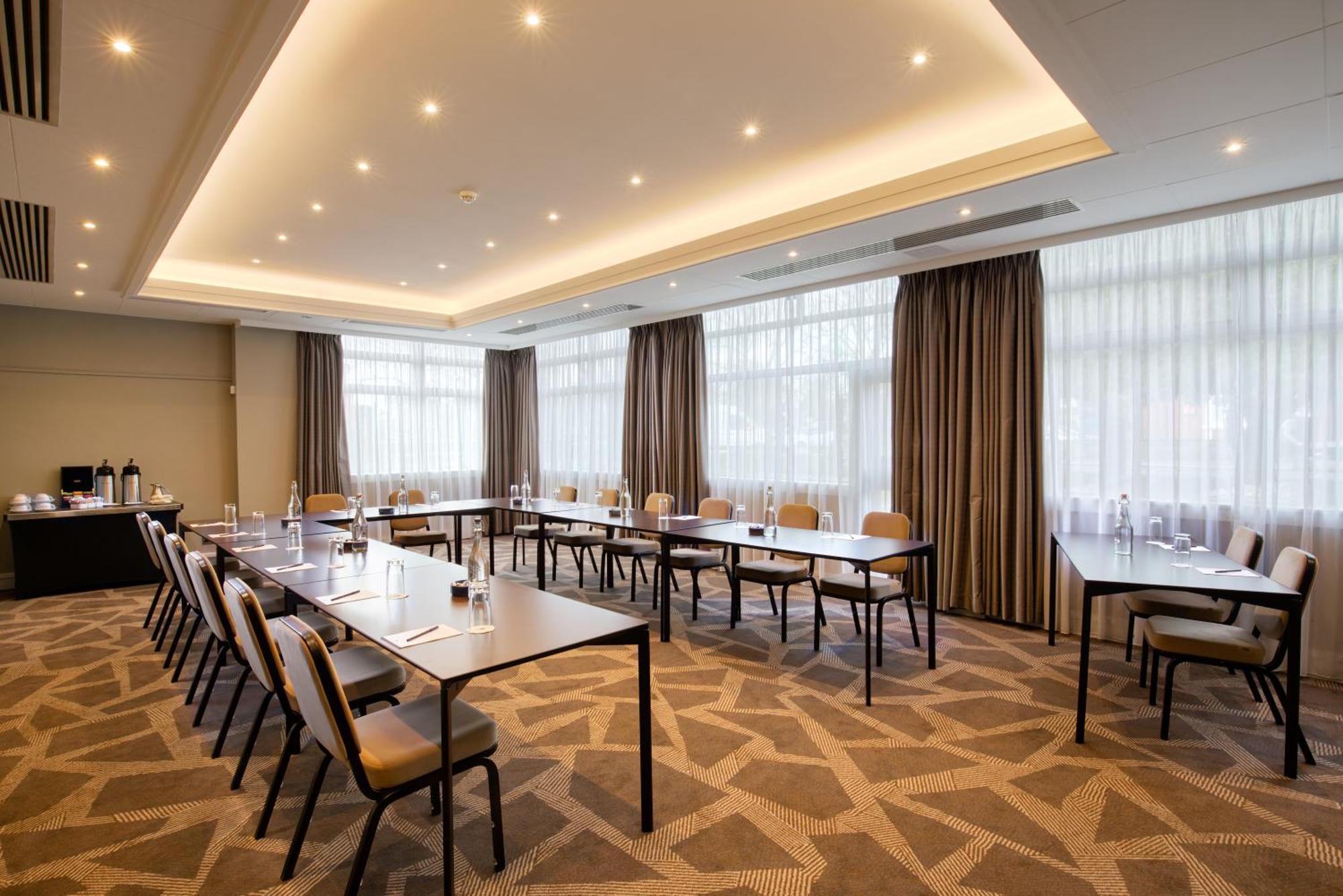 Doubletree By Hilton London Ealing Hotel Екстериор снимка