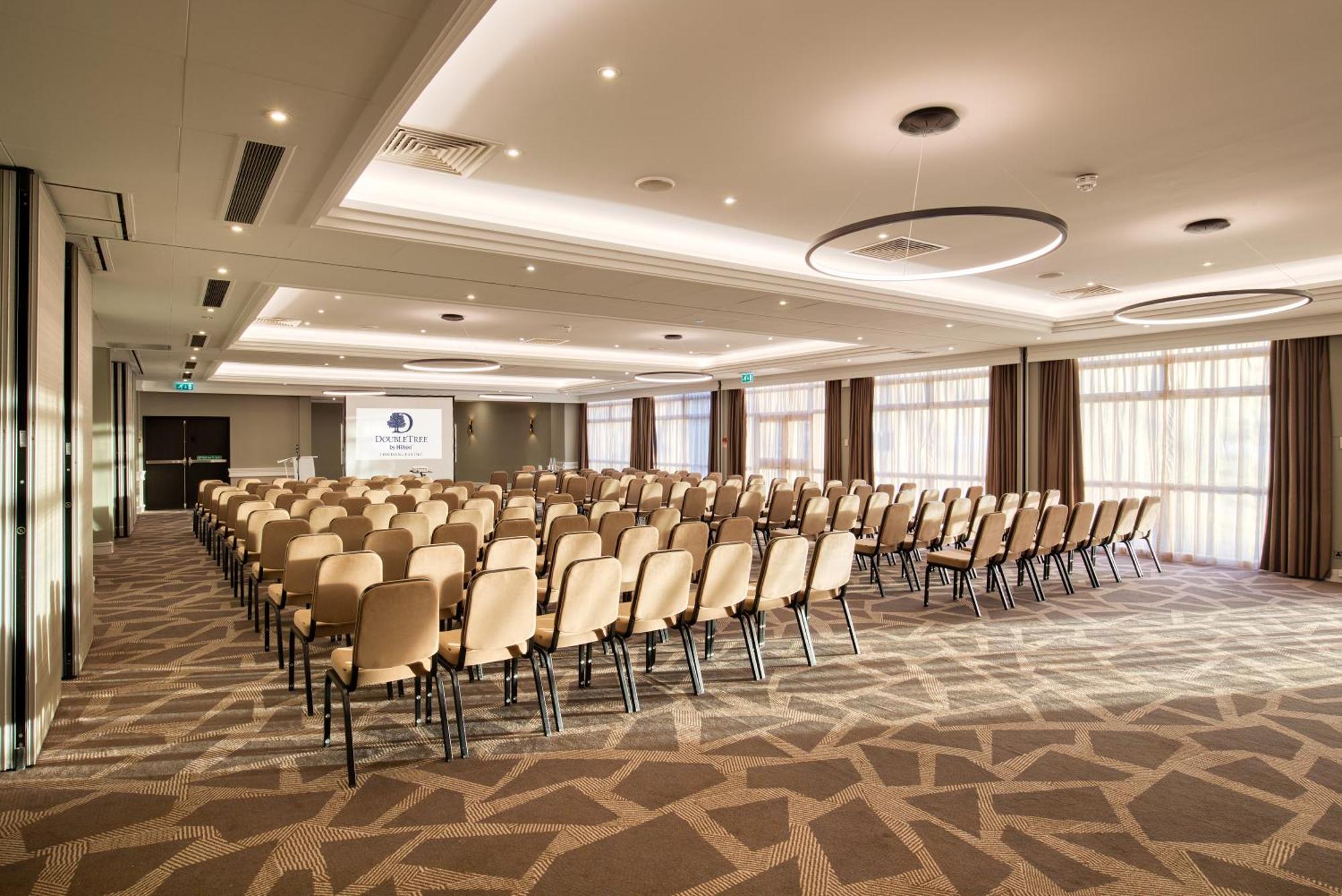 Doubletree By Hilton London Ealing Hotel Екстериор снимка
